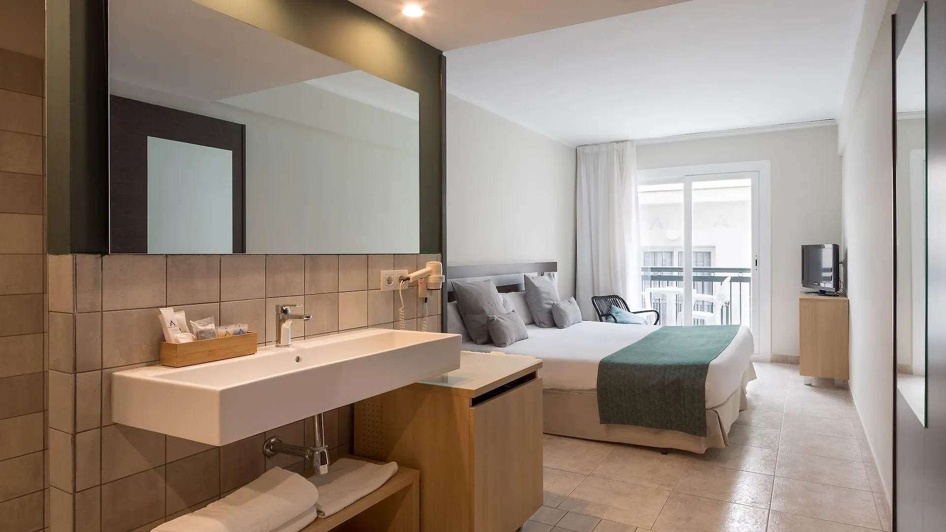 Aqua Hotel Bertran Park يوريت دي مار